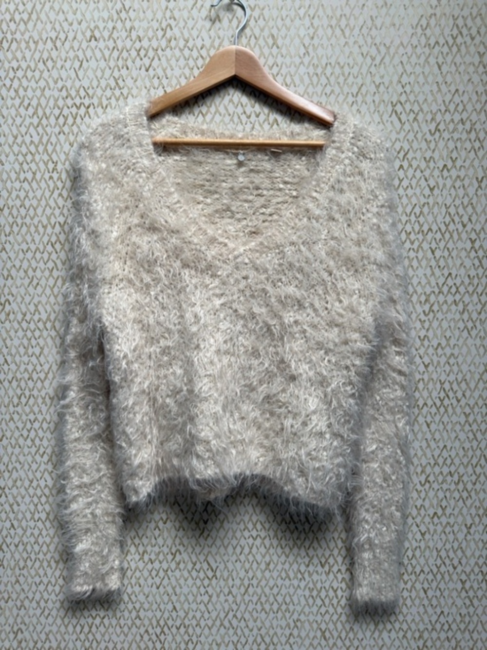 Anthropologie Knitted Knotted Fluffy Eyelash Sweater Cream Ivory V Neck XS
